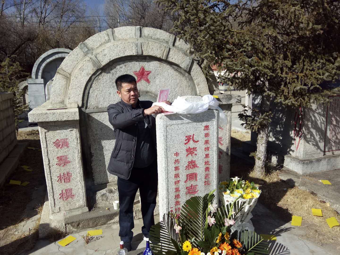 拉萨雪顿节开幕 民众争睹佛颜 场面甚是壮观 - 中国网山东图说中国 - 中国网 • 山东