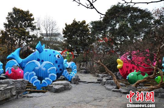 第39届趵突泉迎春花灯会以“灯灿·泉旺·湖山新？”为主题。　孙婷婷 摄